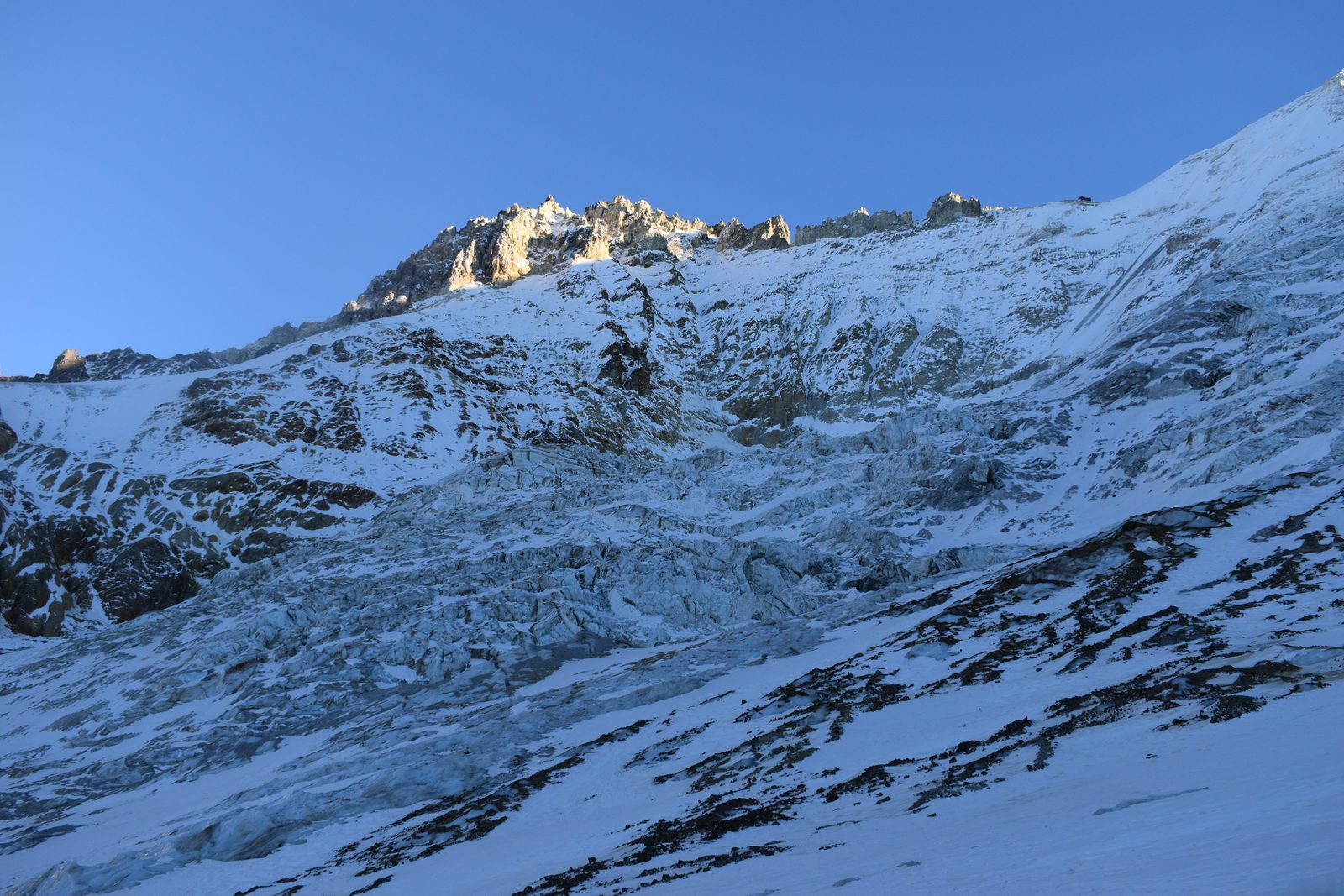 Primeras grietas de la pared sur del Seler